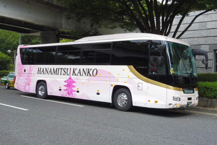 38人乗りバス（正席27席＋補助席11席）