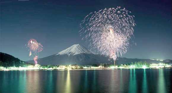 <新宿発・西船橋発> 河口湖冬花火 + 時之栖ライトアップトンネル、御殿場高原ビール館50種ビュッフェディナー